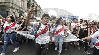 Jóvenes protestan contra ley de modalidades formativas sin remuneración (FOTOS)