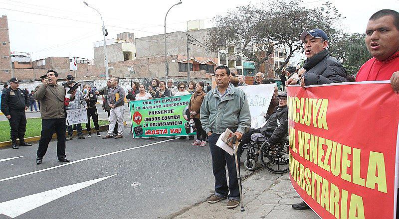 Cercado de Lima: Vecinos protestan y piden terminar con bypass 