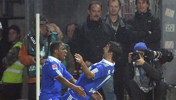 Schalke de Jefferson Farfán gana 2-0 al Sankt Pauli en choque de escándalo