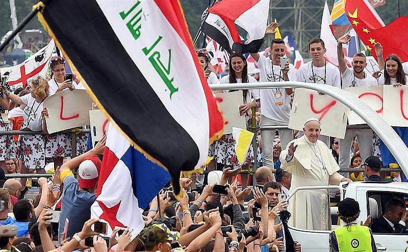 Papa Francisco insta a los jóvenes a "rebelarse" para que las cosas cambien 
