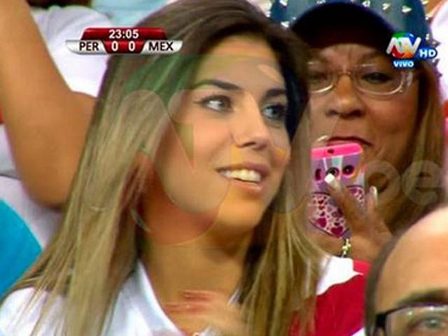 Perú vs. México: Así alienta Alondra García Miró a Paolo Guerrero [FOTOS] 