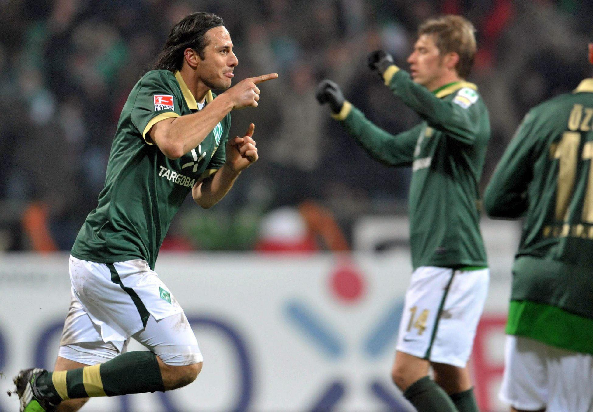 Claudio Pizarro anota en victoria del Werder Bremen ante Racing