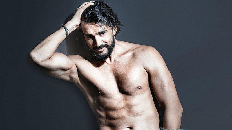 ¡Superhot! Mauro Ramirez se destapa para la revista Mujer Actual [FOTOS]
