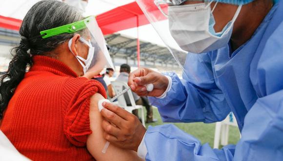 Perú continúa recibiendo lotes de vacunas contra el COVID-19 para la inmunización de la población vulnerable. Foto: Minsa