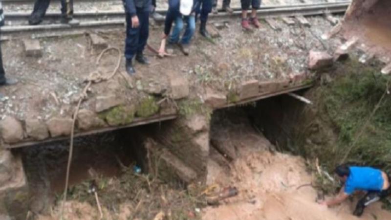 El deslizamiento de agua y lodo ocasionó afectaciones en 10 viviendas del centro poblado Ccollayocpata (Cusco).