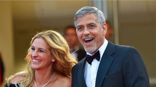 Julia Roberts realizó ‘photobomb’ mientras George Clooney estaba siendo entrevistado | VIDEO