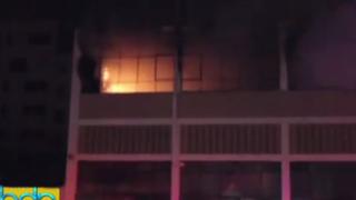 Miraflores: Se incendió colegio por dejar computadoras prendidas [VIDEO]