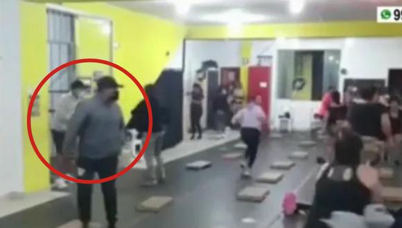 Delincuentes asaltaron a mujeres cuando realizaban clase de baile en un gimnasio en Villa El Salvador. Foto: América Noticias