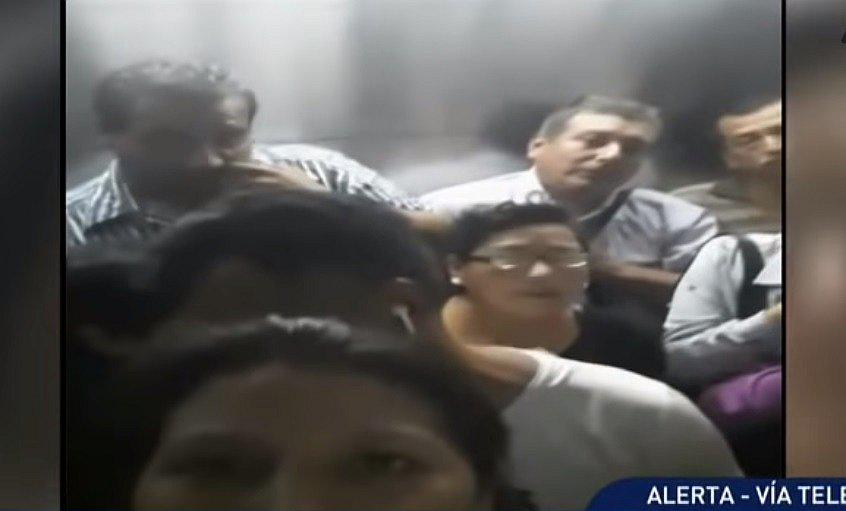 ​Pasajeros del Metro de Lima quedaron atrapados en ascensor por exceso de capacidad (VIDEO)