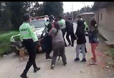 Coronavirus en Perú: policías son agredidos cuando intentaban que dos mujeres pasarán la prueba | FOTOS