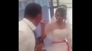 YouTube: Novio sorprende a su nueva esposa con golpe en plena boda [VIDEO]