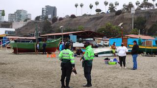 Covid-19: Personas continúan asistiendo a la playa pese a restricciones | FOTOS