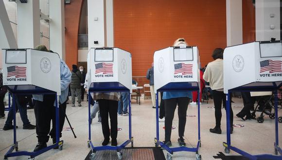Perdedor Donald Trump tenía decreto en mano para apoderarse de máquinas de votación, según dicen.