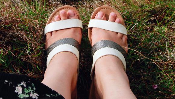 Disfruta del calzado veraniego sin temor a la sudoración. (Foto: Pexels)