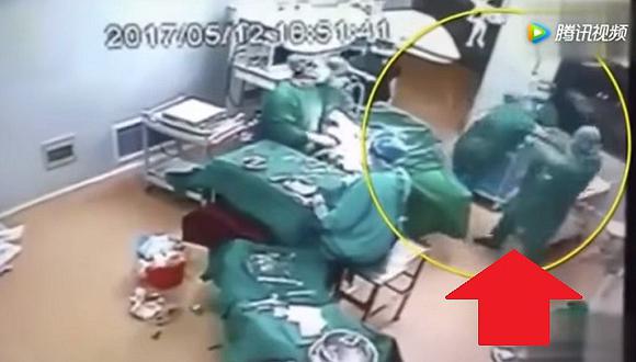 YouTube: médicos se pelean en plena sala de operaciones (VIDEO)