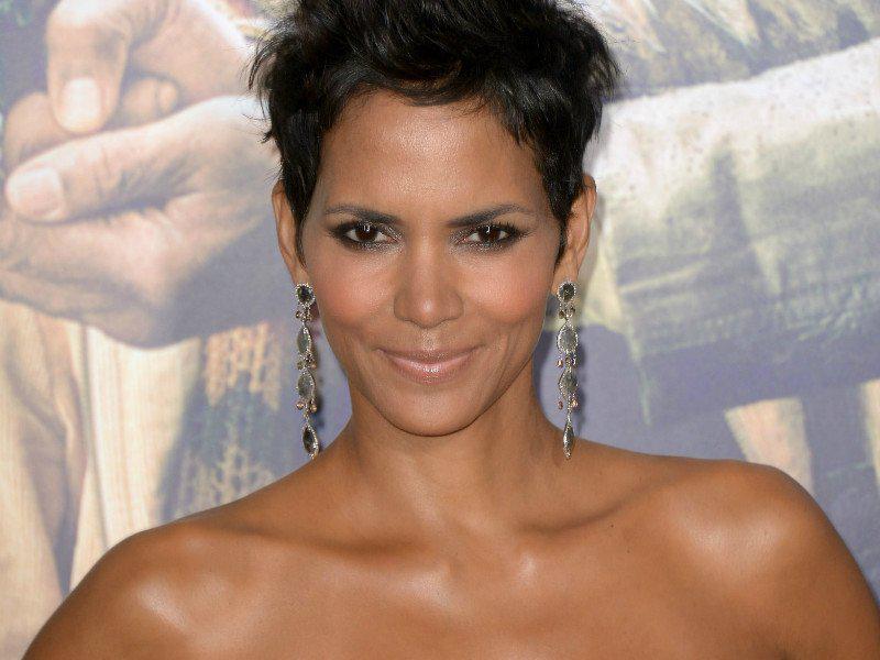 Instagram y Twitter: Halle Berry debutó en redes sociales con sensual topless