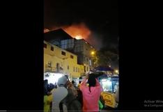 Mesa Redonda: un incendio consume galería ubicada en cruce de jirones Puno y Andahuaylas