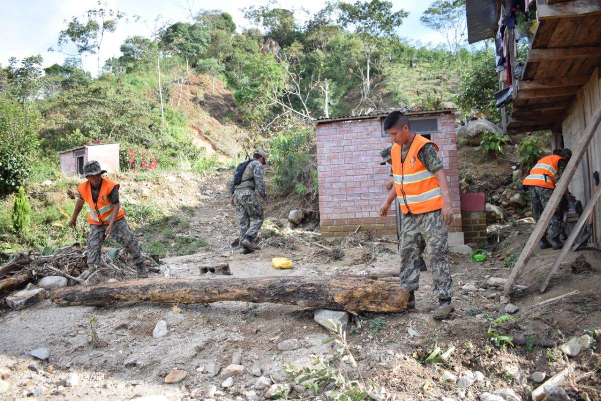 El Ejército también se encuentra en la zona apoyando a los afectados. (Foto: Ministerio de Defensa)