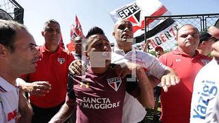 Hinchas invaden campo del Sao Paulo, agreden a jugadores y Cueva tiembla