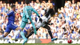  Chelsea empata, con expulsión de Thibaut Courtois, y United gana
