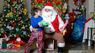 El Papá Noel peruano busca ayuda para que niños de bajos recursos pasen una feliz navidad