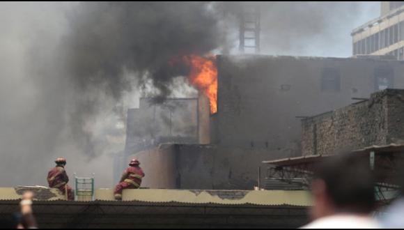 El incendio ya fue controlado por la Compañía de Bomberos. (Foto: Perú 21)