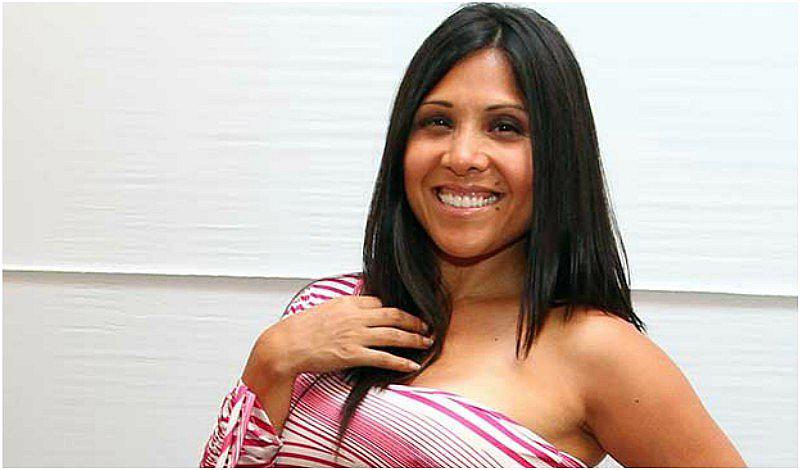 Tula Rodríguez muestra con orgullo sus regalos junto a Javier Carmona