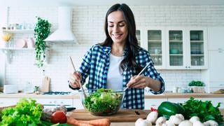 Comer para vivir: ¿Cómo preparar las verduras para el adulto mayor? 