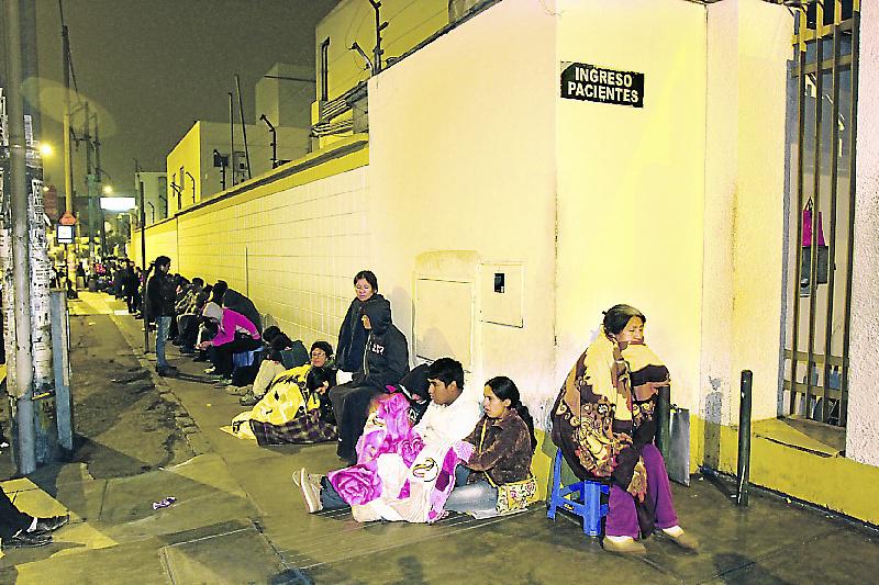 Madrugan por citas en el INO