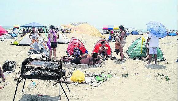 Festejo  en playa contaminada