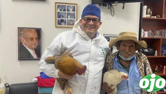 Abuelito regaló dos gallinas a médico que lo operó de la próstata gratis. (Foto: Facebook/ Álvaro Ramallo).