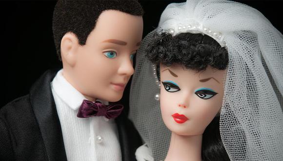 Ken cumple 50 años cortejando a Barbie 