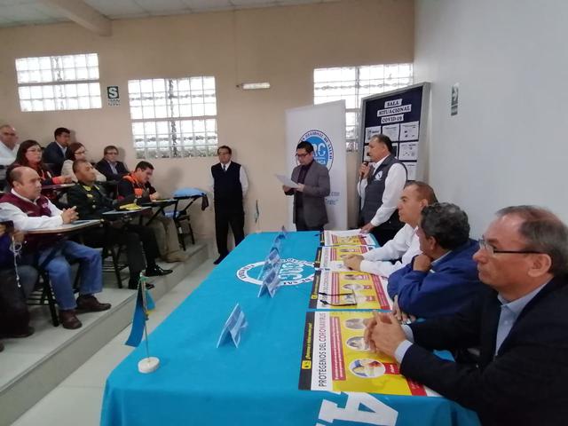 Cajamarca. Ministro de Defensa, General de División (r) Walter Martos Ruíz, se reunió con las autoridades de esta región en el local de Diresa. (PNP)