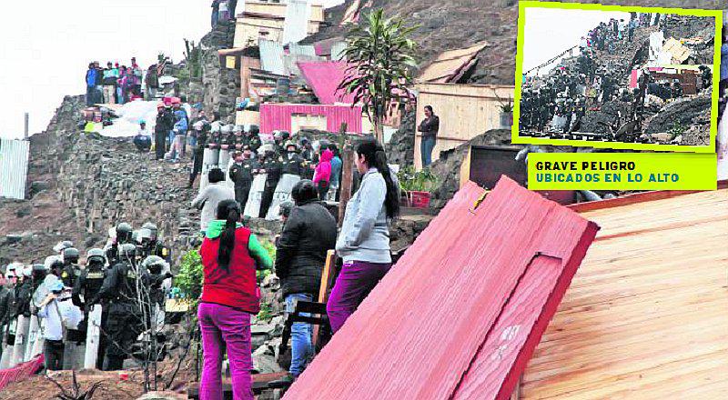 Santa Anita: botan a 89 familias de cerro hasta con bombas lagrimógenas 