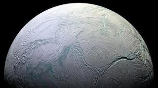 Encélado, una luna de Saturno, es el mejor lugar para buscar vida