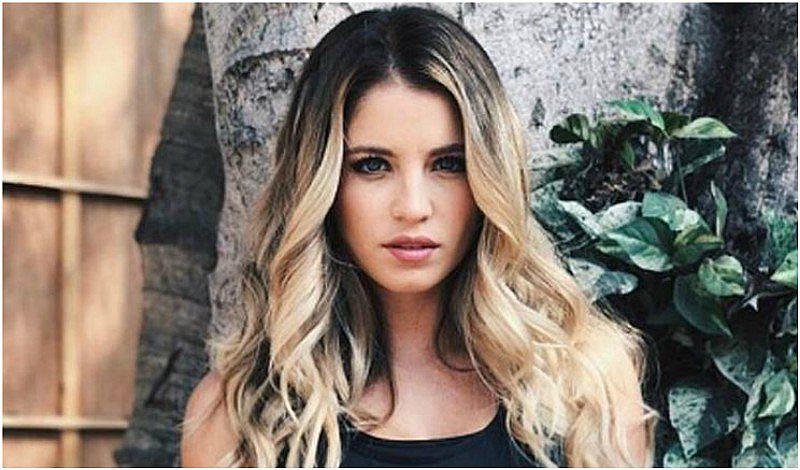 Flavia Laos lució su sexy figura en redes sociales con bikini 