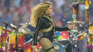 Beyoncé casi se cae durante el Super Bowl pero... [VIDEO] 
