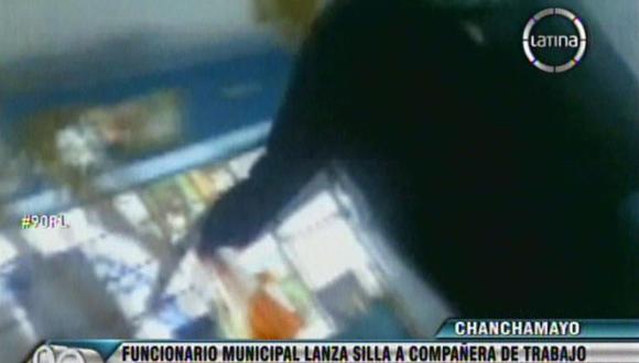 Chanchamayo: Funcionario municipal golpea con silla a mujer [VIDEO] 
