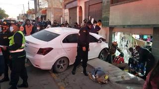 Arequipa: Chofer arrolla a dos menores, una comerciante y se estrella en vivienda