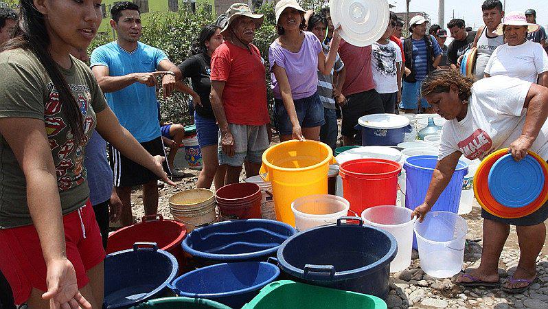Población sufre por falta de agua y ¡precios de alimentos por las nubes!