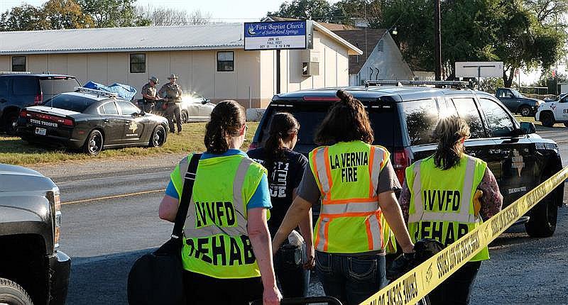 ​Tiroteo diabólico en una iglesia evangélica de Texas deja al menos 26 muertos