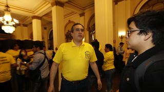 Fiscalía abre investigación contra Mario Bryce por discriminación al regalar jabón a Julio Arbizu