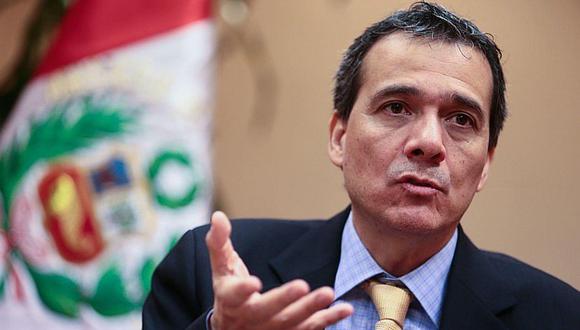 Alonso Segura indica que "no es conveniente subir el salario mínimo en Perú" 