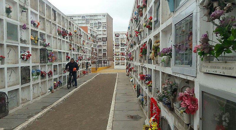 Surco: familiares piden que cementerio San Pedro atienda los días de semana