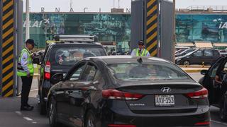 Taxistas protestan por nuevas medidas que regirán desde marzo en el aeropuerto Jorge Chávez 