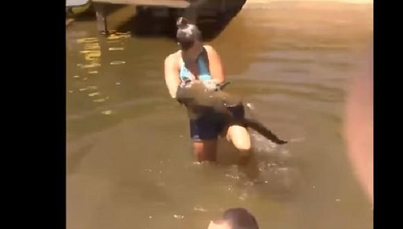 ​YouTube: Joven 'pescaba' en aguas turbias pero no espero este final [VIDEO]