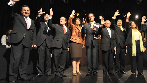 Candidatos a la alcaldía de Lima rechazan "chuponeo"