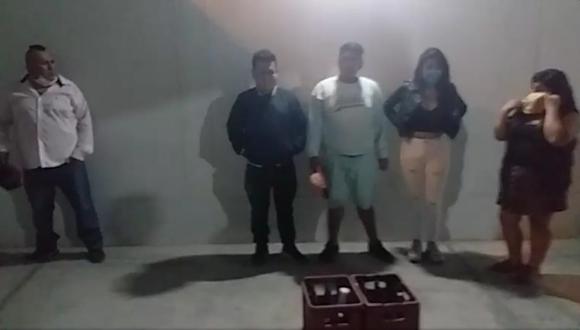 Los detenidos tomaban cerveza en el velorio, que se realizaba en pleno toque de queda en el distrito de El Porvenir, en Trujillo, La Libertad. (Captura de video)