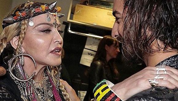 Cámaras registran el preciso momento en que Madonna "le da la bendición" a Maluma 
