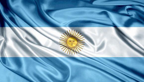 Estudio revela que bandera argentina es blanca y azul, no celeste